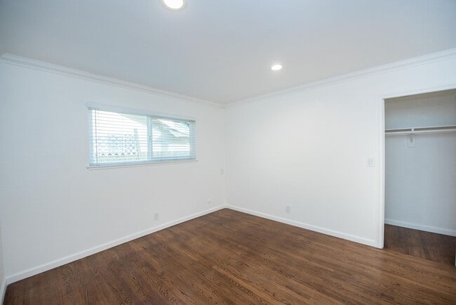 Building Photo - Newly Remodeled Single Family Home