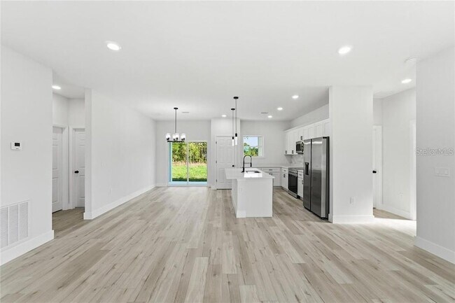 Building Photo - 3286 W Crandon Dr