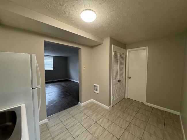 Building Photo - 334 S Broadway