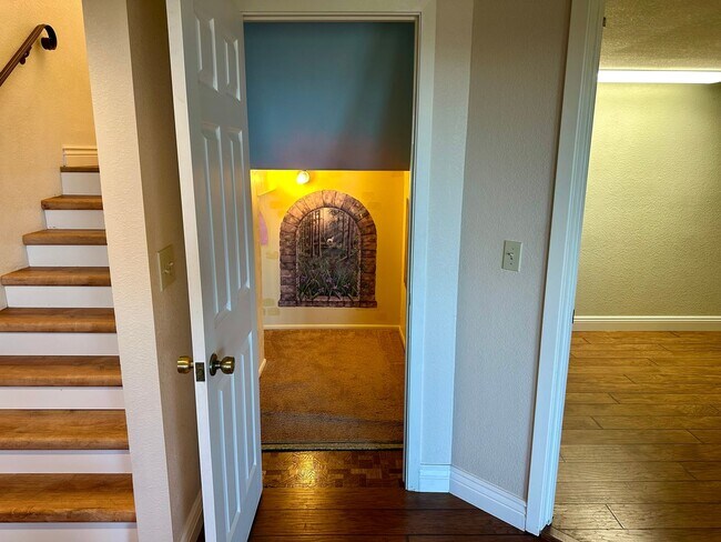 Building Photo - Beautiful 4-Bedroom Home with Stunning Vie...