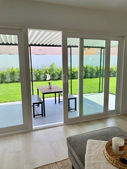 Building Photo - 5630 Vantage Ave