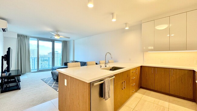 Building Photo - AVAILABLE NOW!! Furnished 1 Bedroom, 1 Bat...