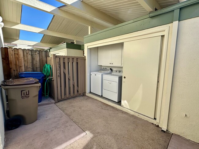 Building Photo - Bright and Spacious 2-Bedroom Condo in Gol...