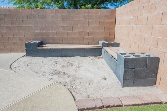Building Photo - Henderson Single Story with Private Pool and RV Gate