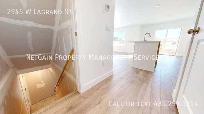 Building Photo - 2945 W LaGrand St