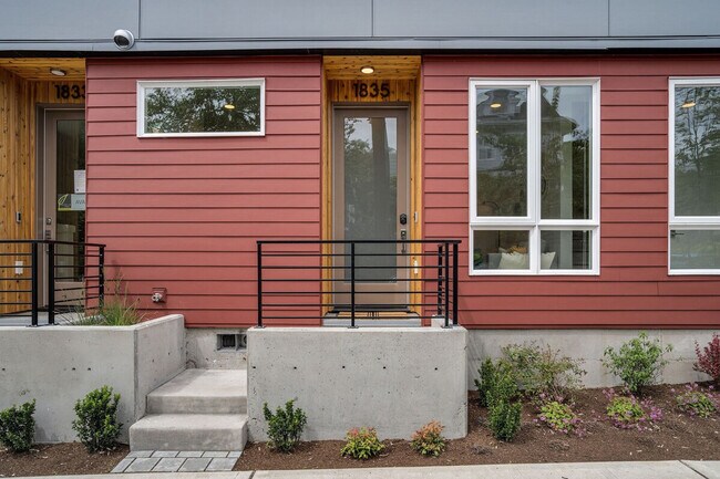Building Photo - 1414 E Howell St