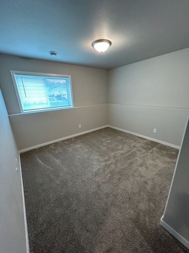 Building Photo - 3027 39th Ave S