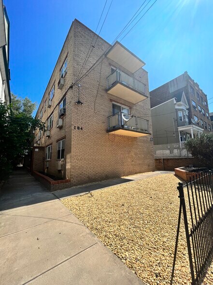 184 Fairview Ave 3 - 186 Fairview Ave