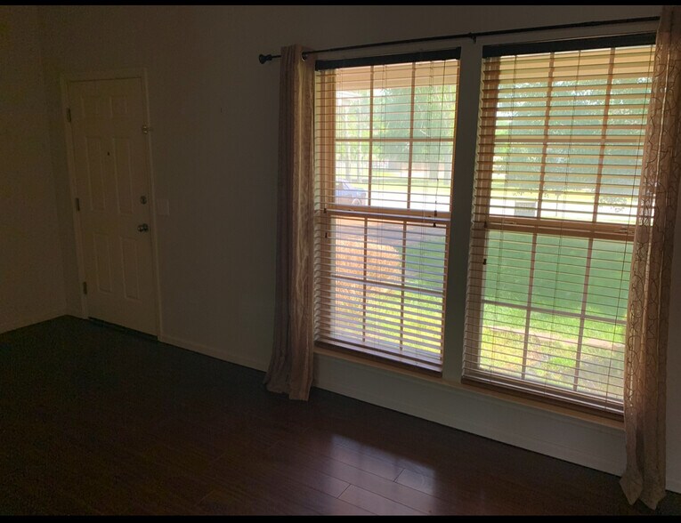 Building Photo - 3005 Malton Dr