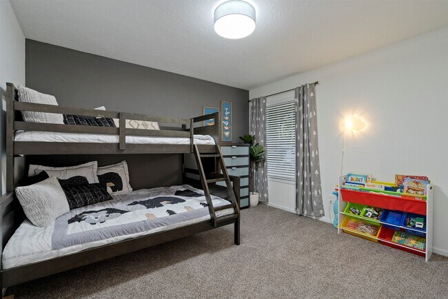 Building Photo - 20 Yewleaf Rd