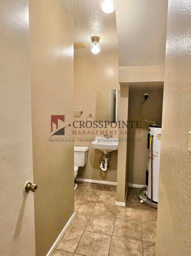 Building Photo - Tammy Lynn Dr Duplex