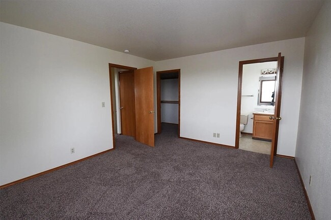Building Photo - Spacious 4-Bedroom South Boise Home with F...