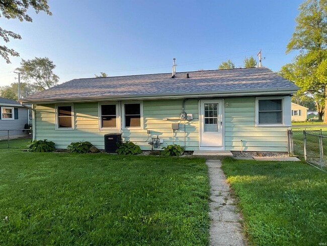 Building Photo - 3406 Three Oaks Dr