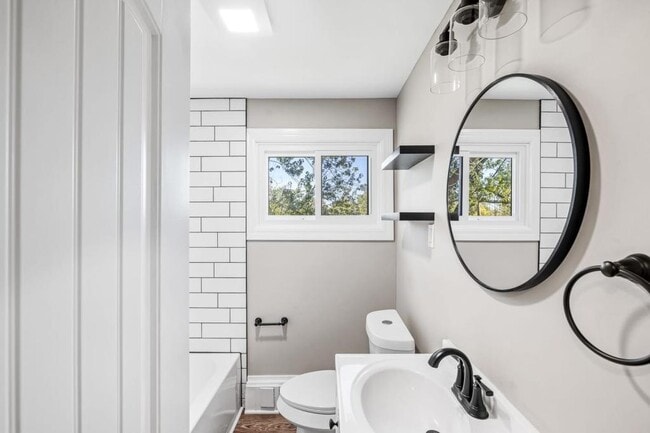 Building Photo - 326 Springville Ave