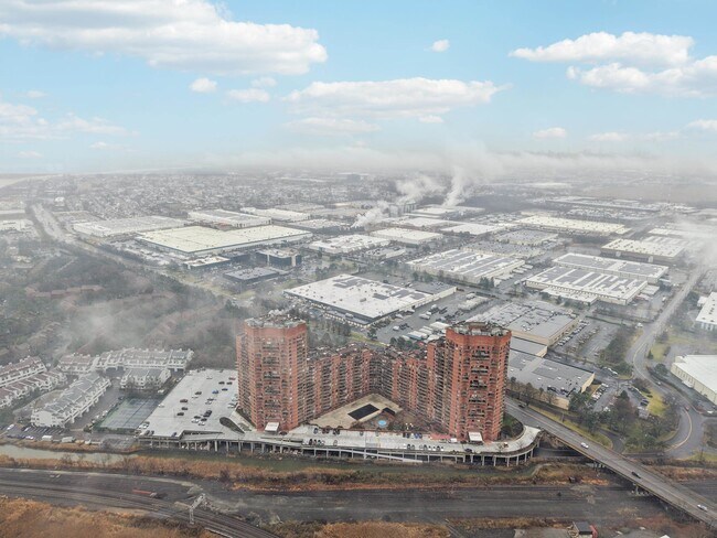 Building Photo - 530 Harmon Cove Tower