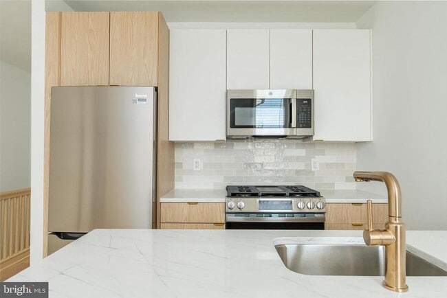Building Photo - 5461 W Berks St