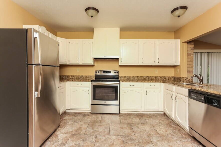 Building Photo - 515 Nora Ln