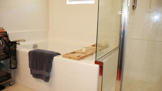 Building Photo - 4 bedrooms 3.5 baths townhome in South San Diego