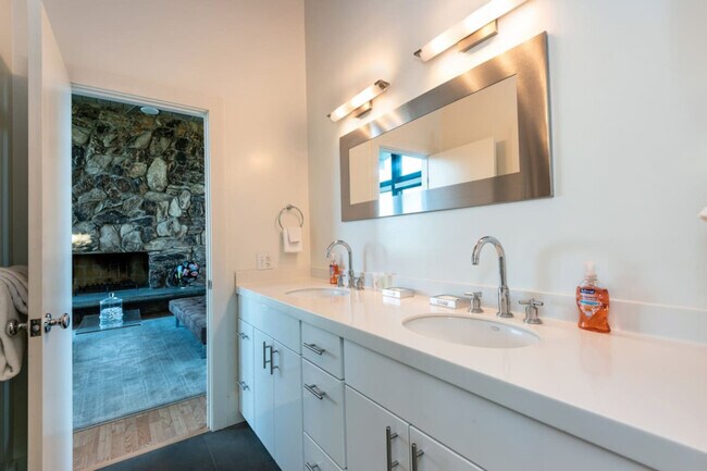 Building Photo - 17389 Mallard Dr