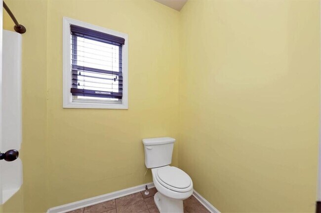 Building Photo - 6059 Cove Park Dr