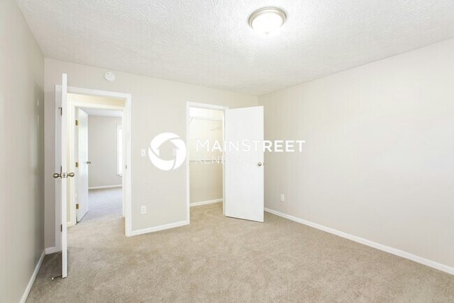 Building Photo - 4 Bedroom Pet-Friendly Home in INDIANAPOLIS, IN with Main Street Renewal