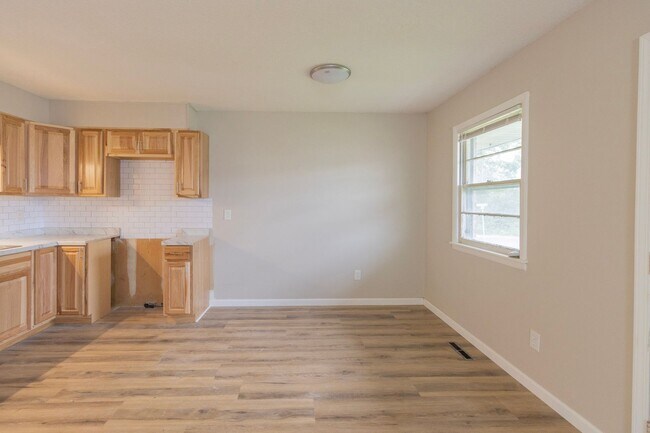 Building Photo - 3711 Weymeyer Dr