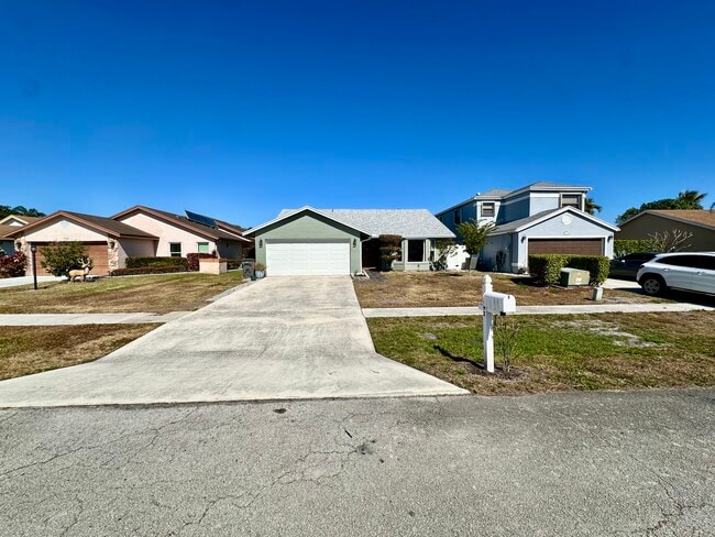 Building Photo - 4492 Brook Dr