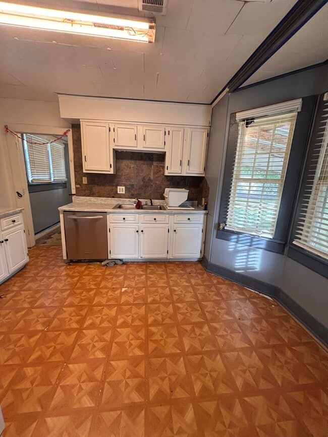 Building Photo - 2 Bedroom, 1 Bath