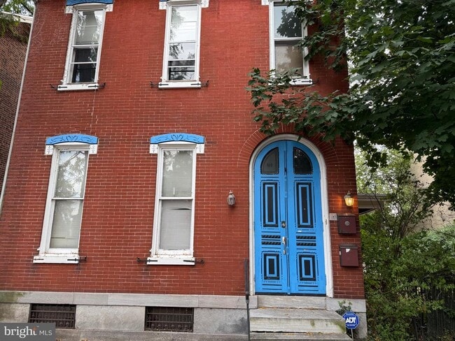 Building Photo - 422 King St