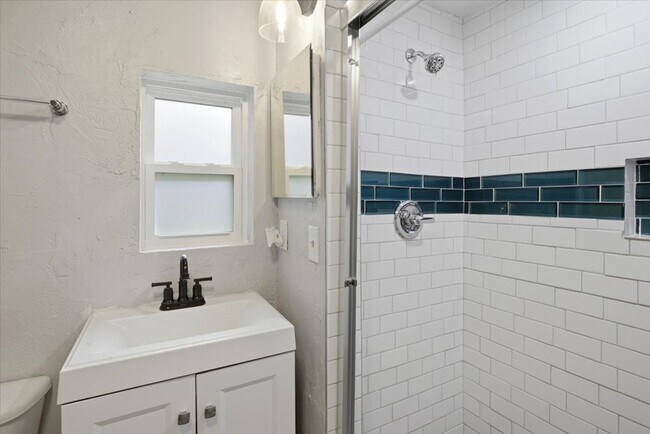 Building Photo - 4024 Collinwood Ave