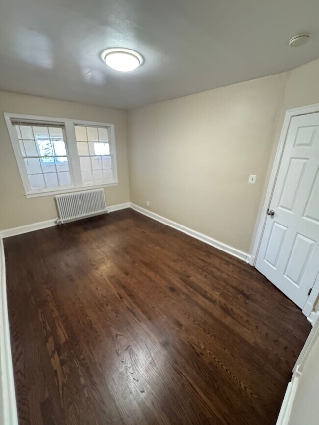 Building Photo - Move in Special! 2 Bed 1 Bath SE DC