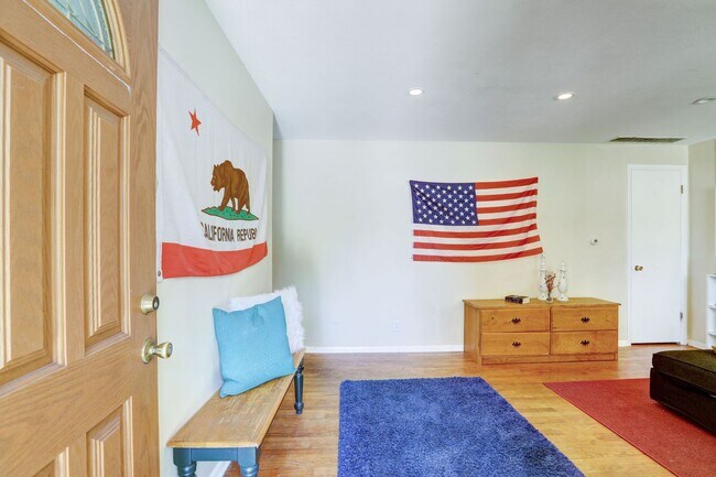 Building Photo - PRE-LEASE 4 BED 2 BATH – Updated Brick Hom...