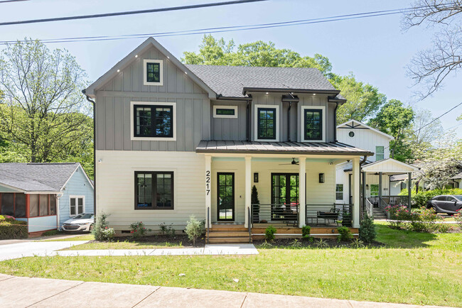 Building Photo - 2217 Ridgedale Rd NE