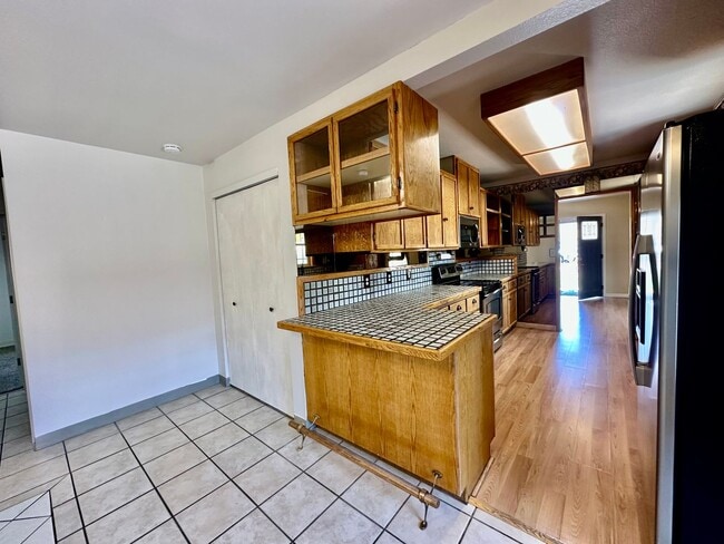 Building Photo - Large 3-Bedroom, 1-Bath Duplex with ALL UT...