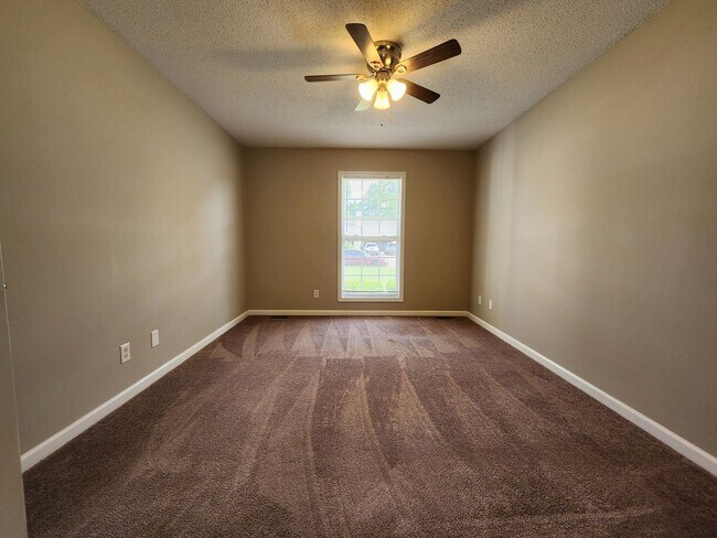 Building Photo - 4048 New Grange Cir