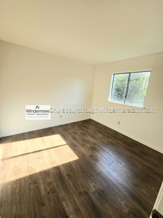 Building Photo - Charming 3 bedroom 2 bath Home- Available Now!