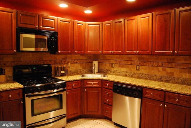 Building Photo - 1523 Green St