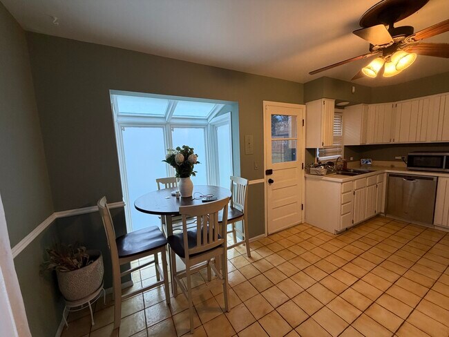 Building Photo - 202 Hickory Rd