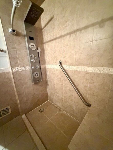 Building Photo - 314 E 83rd St