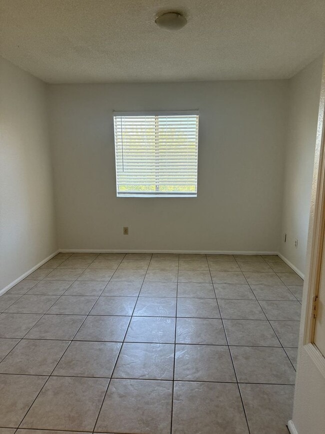 Building Photo - Cozy 1 bedroom at Baseline/Alma School