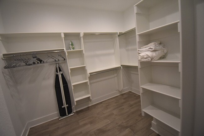 Building Photo - Luxurious 4 Bedroom 2.5 Bathroom in the Heart of Fayetteville, Arkansas!!