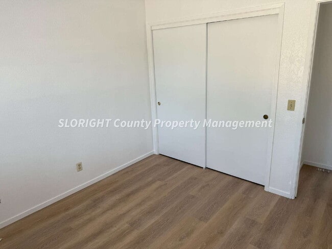 Building Photo - AVAILABLE NOW - Spacious 4 Bed, 2 Bath Apa...