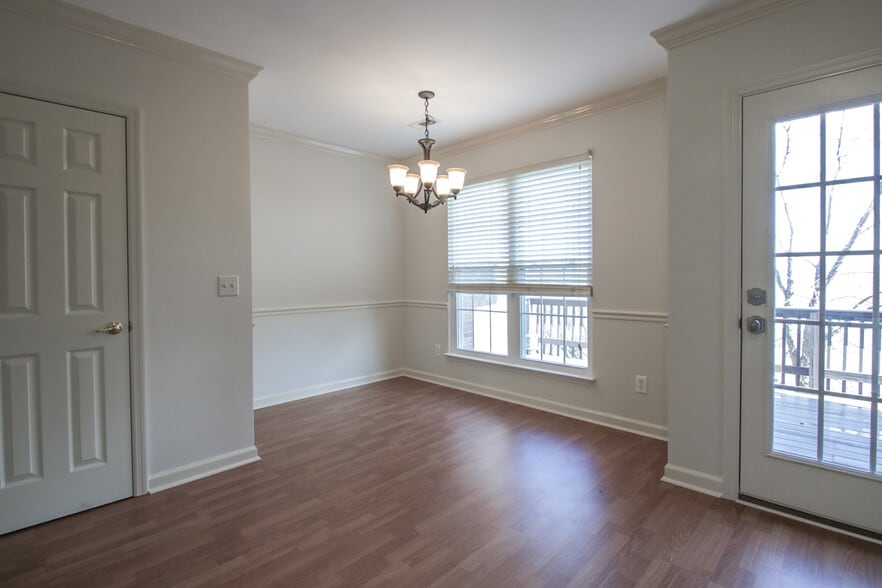 eat in kitchen - 1614 Brentwood Pointe