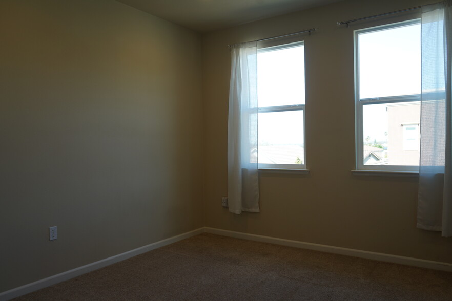 Building Photo - 3019 Ruby Ave