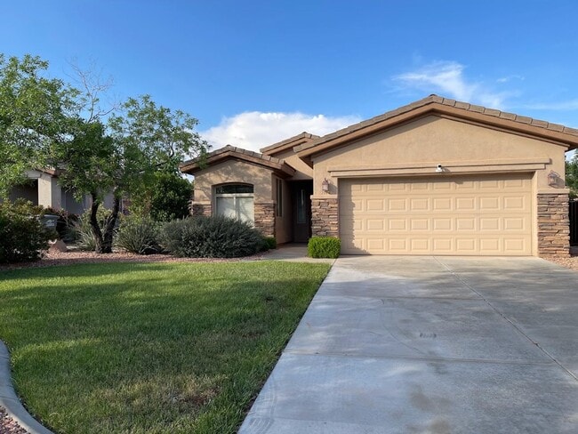 Building Photo - Beautiful 3 Bedroom Home in Coral Canyon!