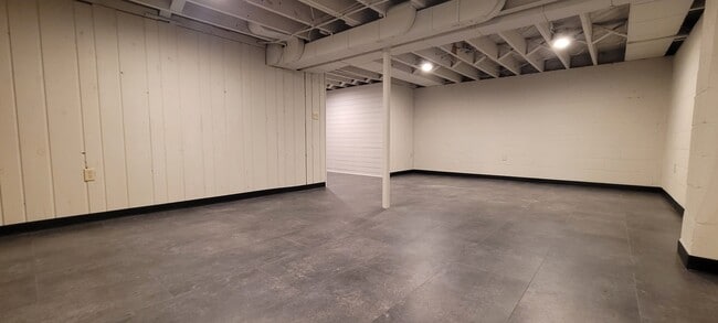 Building Photo - 2724 Stanley St