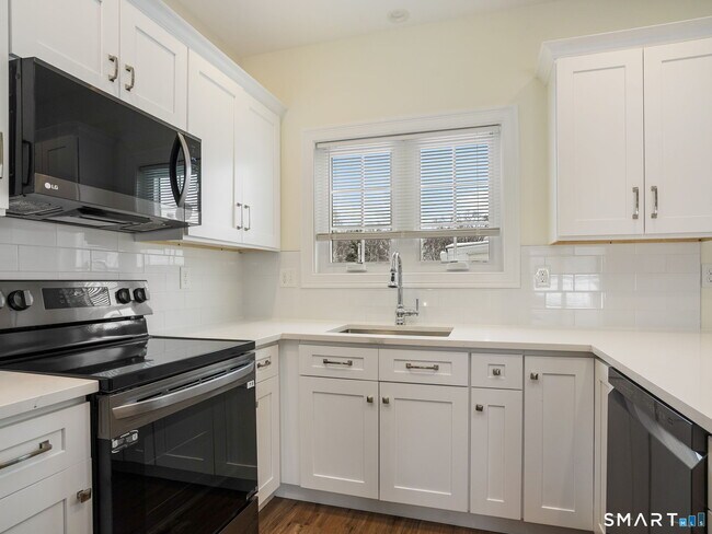 Building Photo - 6 Beacon Square