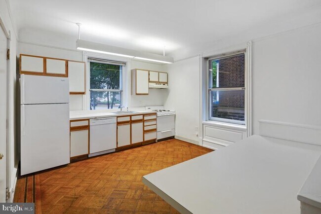 Building Photo - 3512 Lancaster Ave