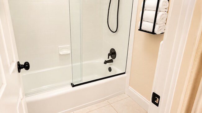 Building Photo - FURNISHED Beautiful Pool Home x Rent in Winter Park Close to Rollins College !