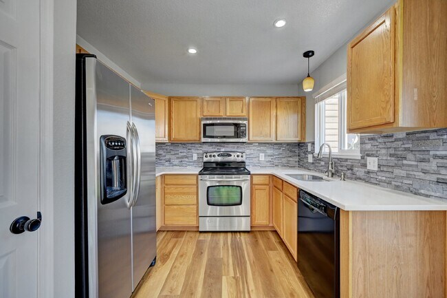 Building Photo - $2,225- 3bed/2bath Home in Fountain with B...